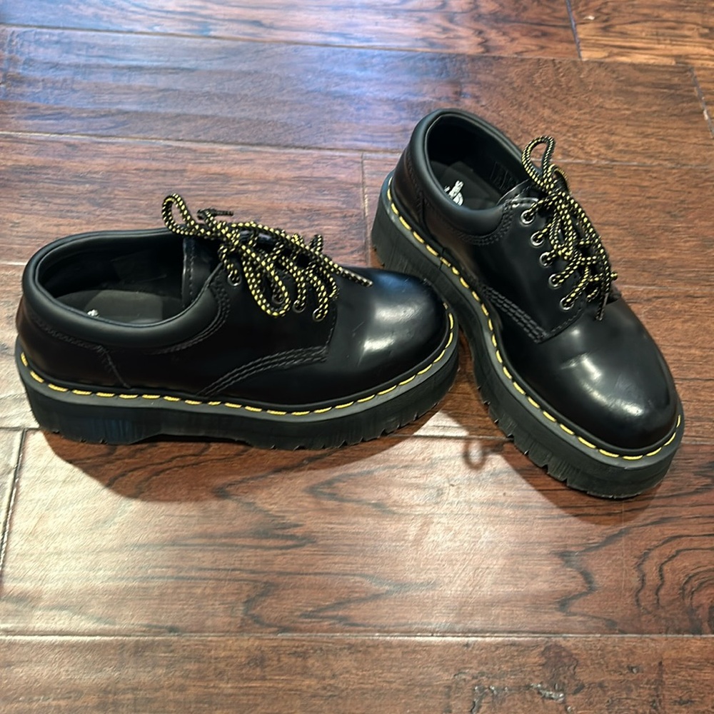 Dr. Martens platform 7W/6M low top 8053. Worn once! Slight scuff on each toe.